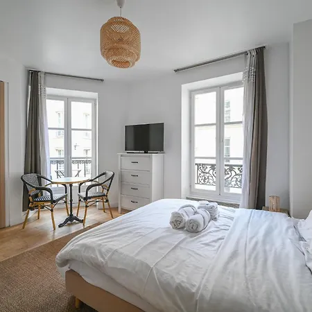 Opera 2 Apartment *